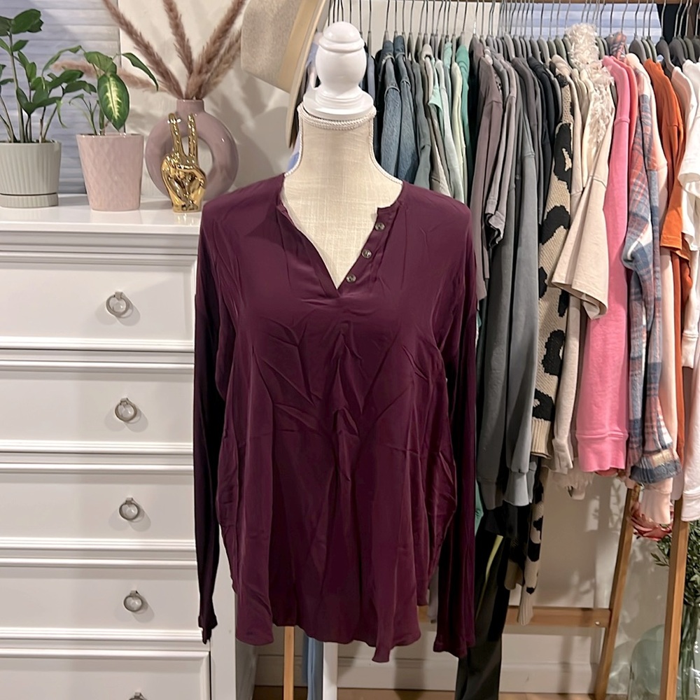 Chaser | Cabernet Burgundy Silky Mixed Media Henley size M NWT